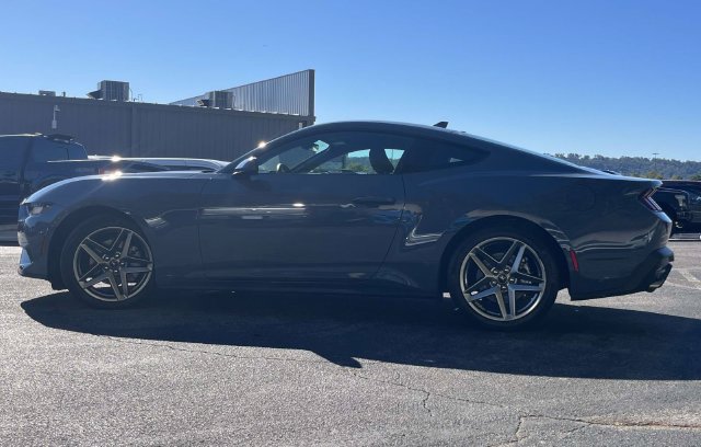 Certified 2024 Ford Mustang Coupe RWD image 7
