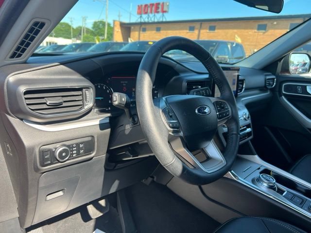 Certified 2024 Ford Explorer XLT w/ Equipment Group 202A AWD/4WD image 6