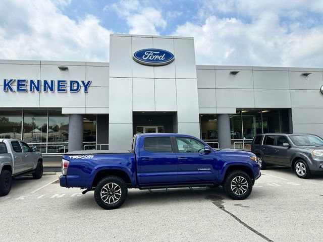 Used 2022 Toyota Tacoma TRD Sport AWD/4WD image 19