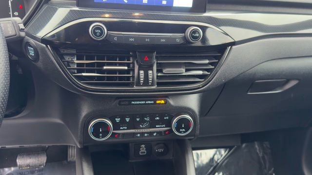 Certified 2025 Ford Escape ST-Line w/ Cold Weather Package AWD/4WD image 14