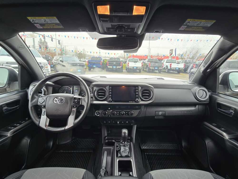 Used 2021 Toyota Tacoma TRD Off-Road w/ Technology Package image 15