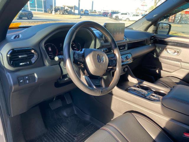 Used 2025 Honda Pilot TrailSport image 12