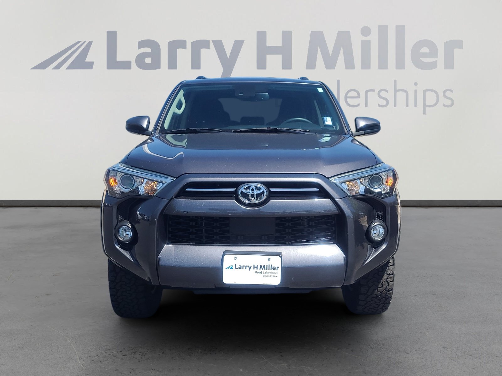 Used 2020 Toyota 4Runner SR5 AWD/4WD image 8