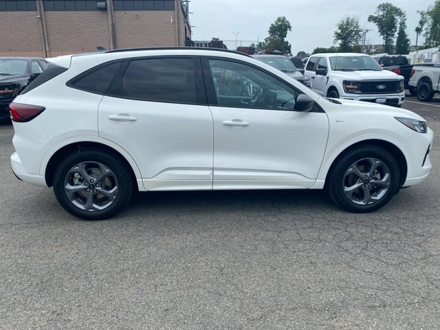 Certified 2024 Ford Escape ST-Line w/ Tech Pack #1 AWD/4WD image 8