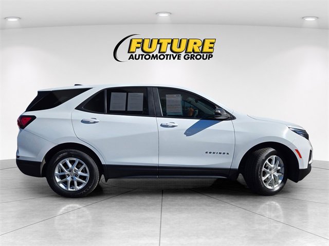 Used 2022 Chevrolet Equinox LS w/ LS Convenience Package image 3