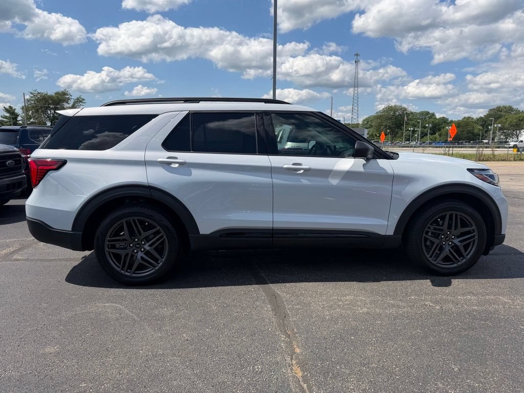 Certified 2026 Ford Explorer Active w/ Active Comfort Package RWD image 9