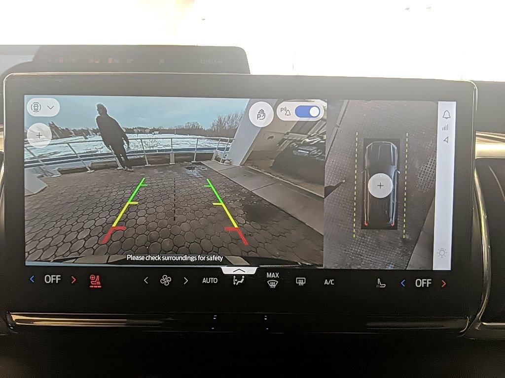 Certified 2025 Ford Expedition Max Platinum image 25