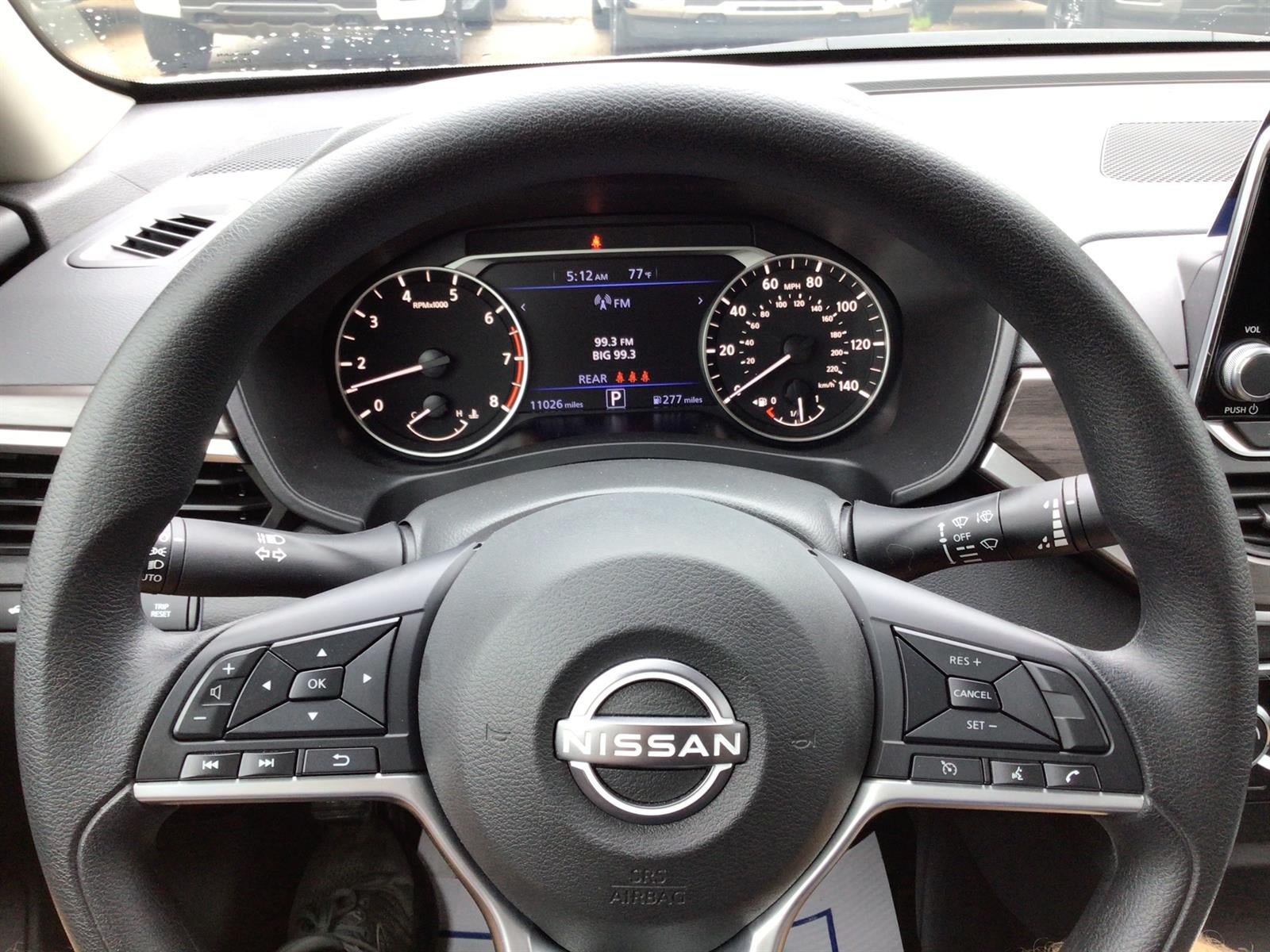 Used 2025 Nissan Altima 2.5 SV FWD image 3