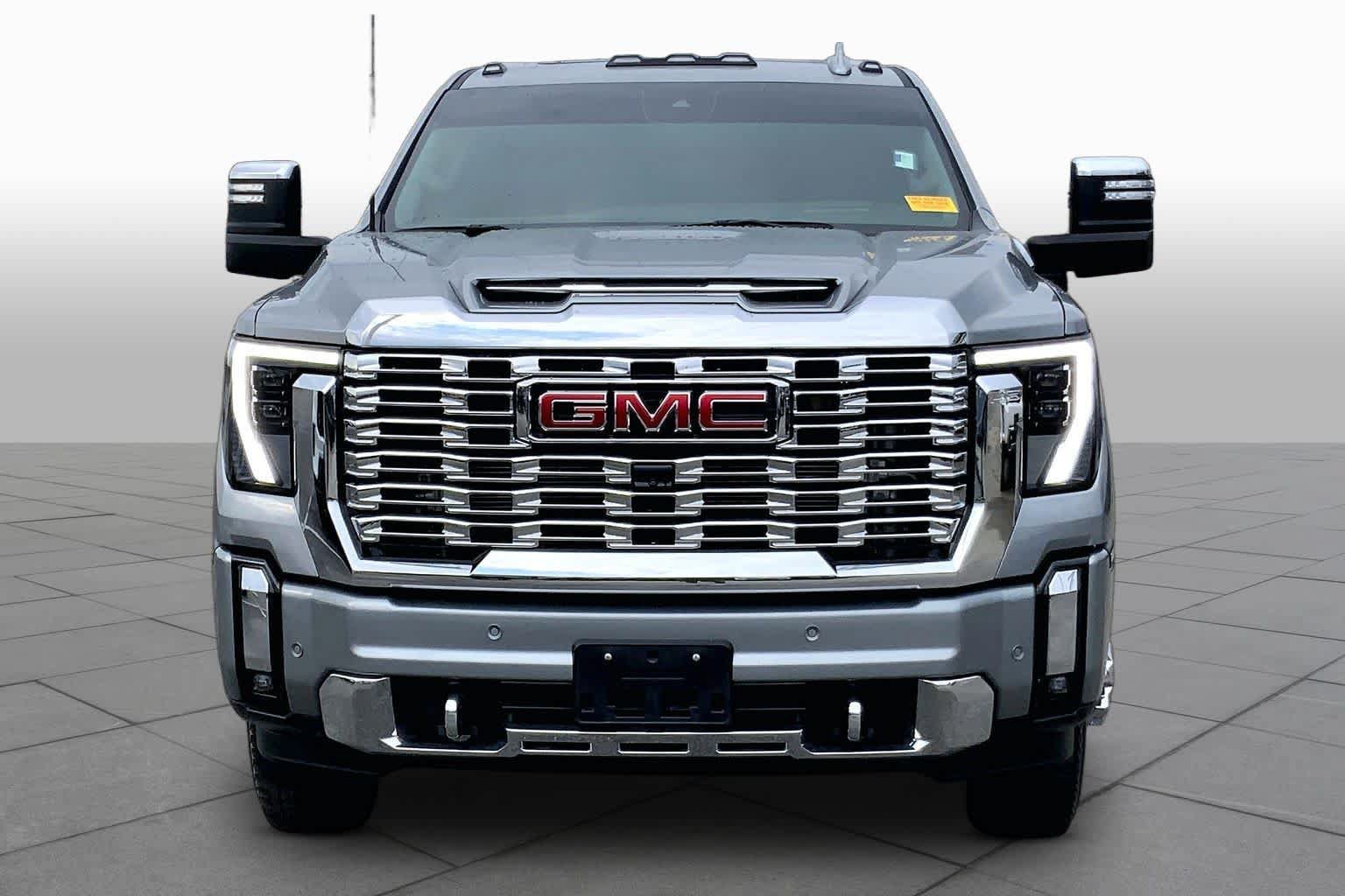 Used 2026 GMC Sierra 3500 Denali w/ Denali Reserve Package AWD/4WD image 4