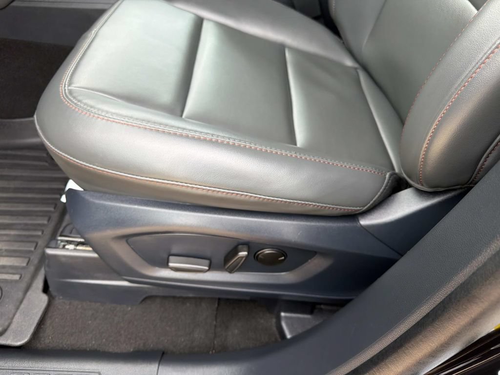 Certified 2025 Ford Explorer Active w/ Active Comfort Package RWD image 19