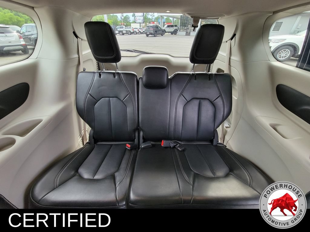 Used 2023 Chrysler Pacifica Touring-L FWD image 18