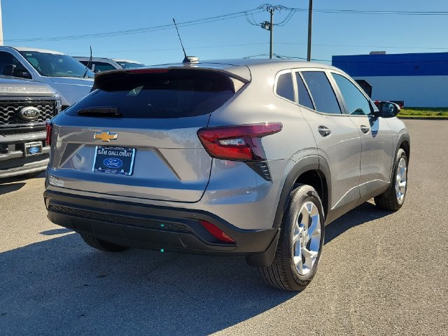 Used 2026 Chevrolet Trax LS w/ LS Convenience Package FWD image 6