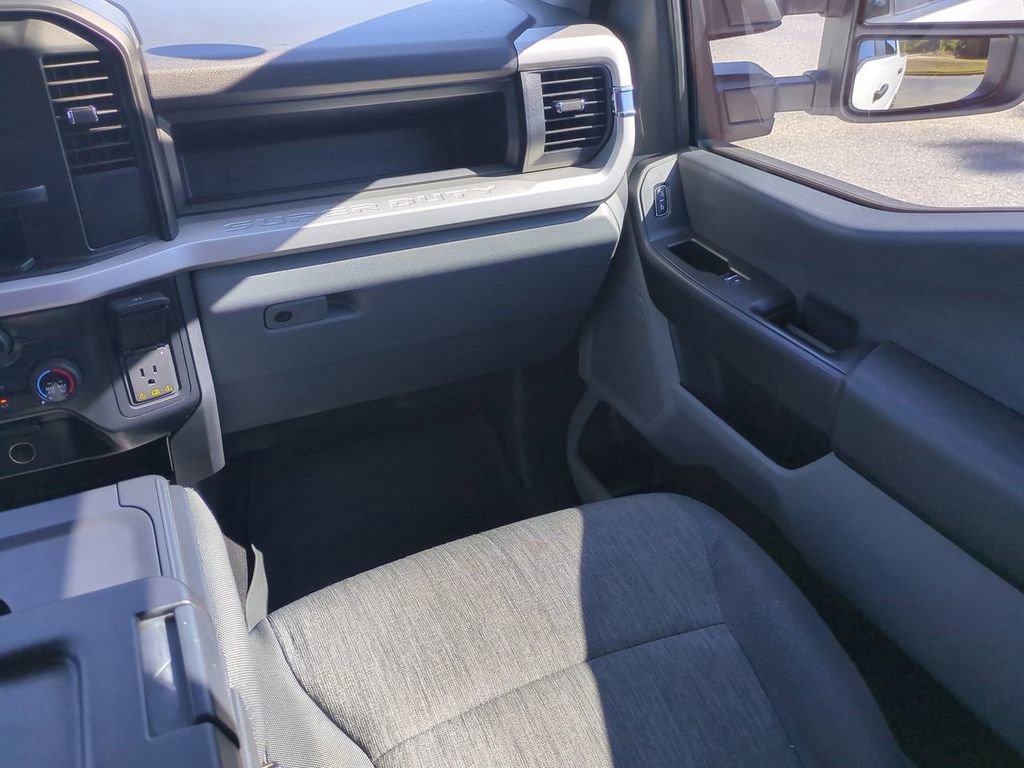 Certified 2023 Ford F250 XL w/ XL Chrome Package image 18