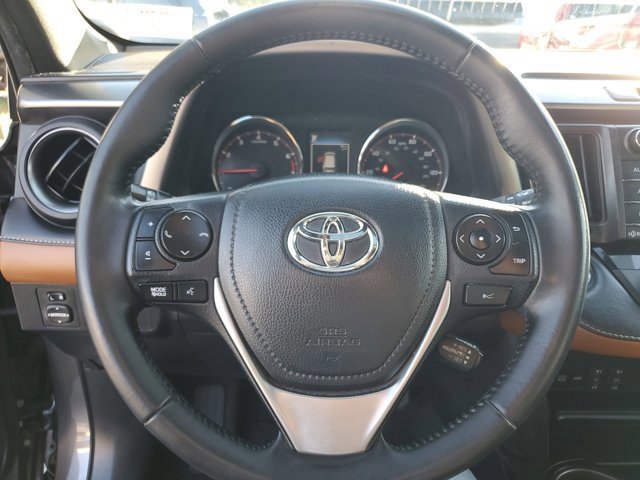 Used 2018 Toyota RAV4 SE image 21