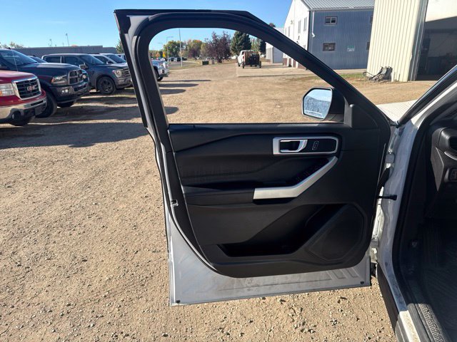 Certified 2021 Ford Explorer XLT w/ Equipment Group 202A AWD/4WD image 18