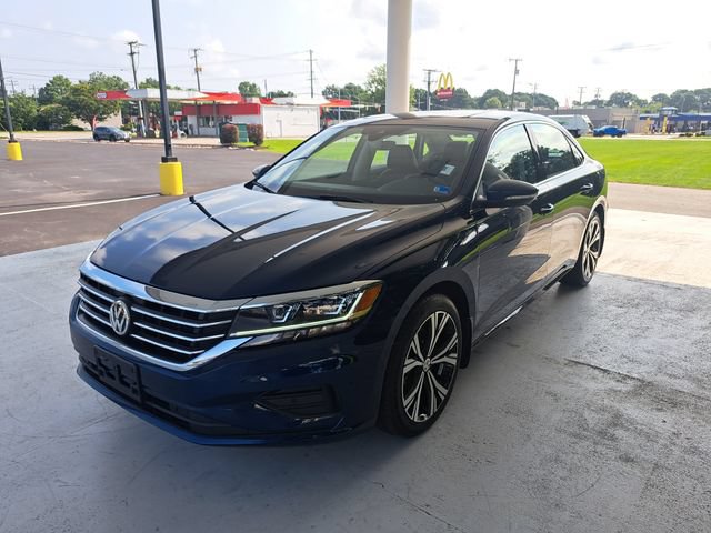 Used 2020 Volkswagen Passat 2.0T SEL FWD image 3