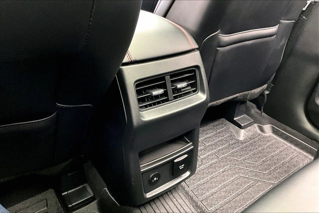 Certified 2024 Ford Edge ST-Line AWD/4WD image 33