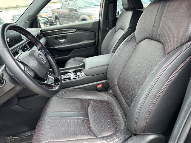 Used 2025 Honda Pilot Black Edition image 14