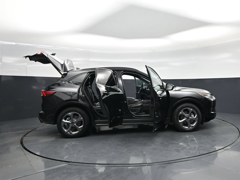Certified 2023 Ford Escape ST-Line w/ Tech Pack #1 FWD image 4