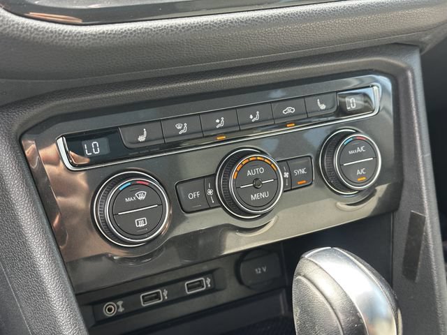 Used 2018 Volkswagen Tiguan SEL AWD/4WD image 23