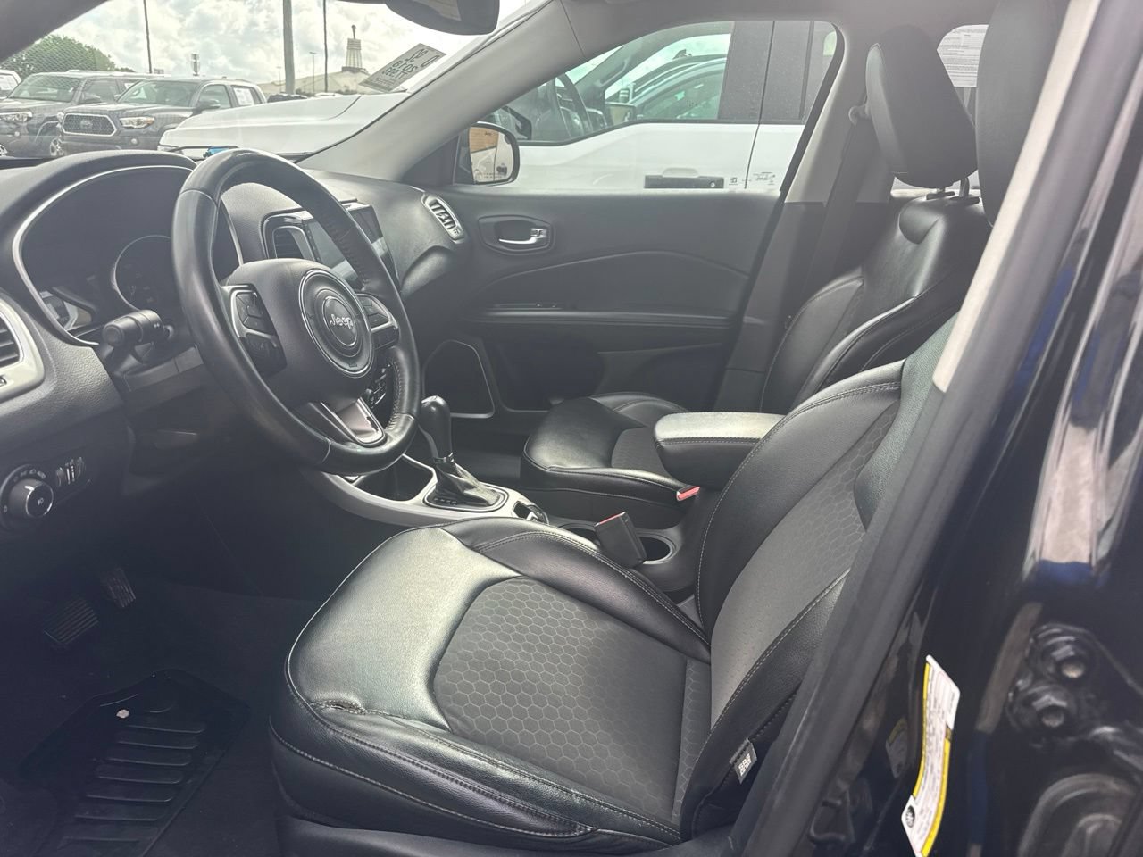 Used 2018 Jeep Compass Latitude w/ Popular Equipment Group FWD image 7