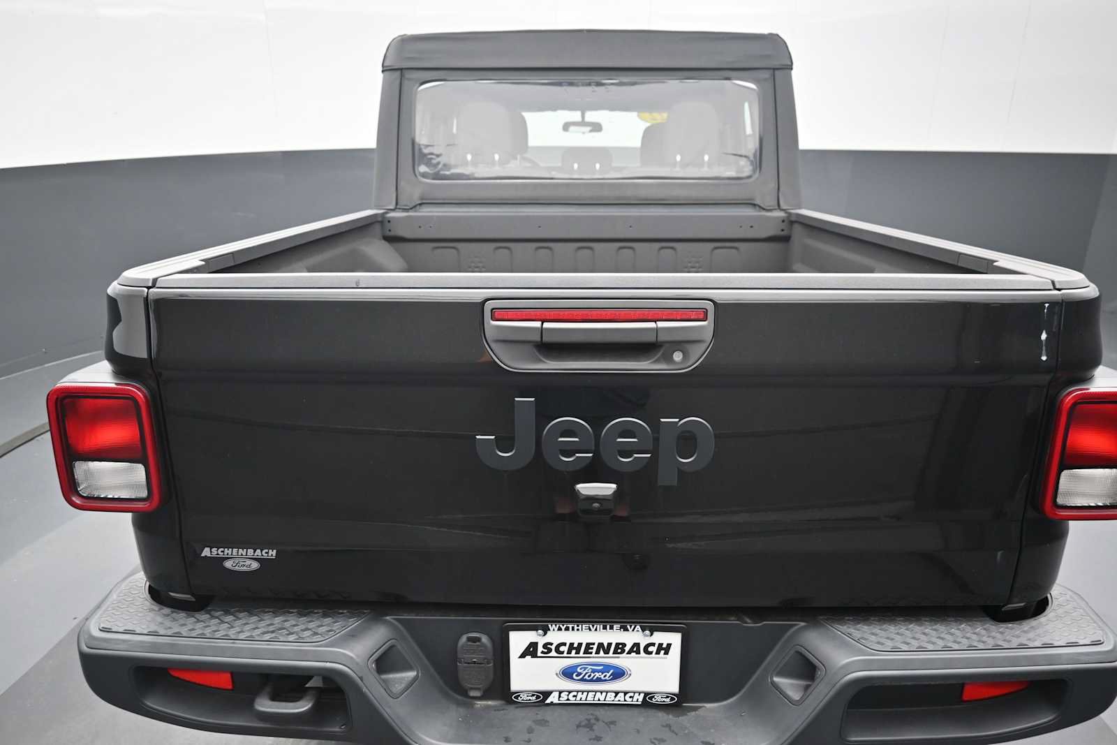 Used 2022 Jeep Gladiator Sport w/ Trailer Tow Package AWD/4WD image 13
