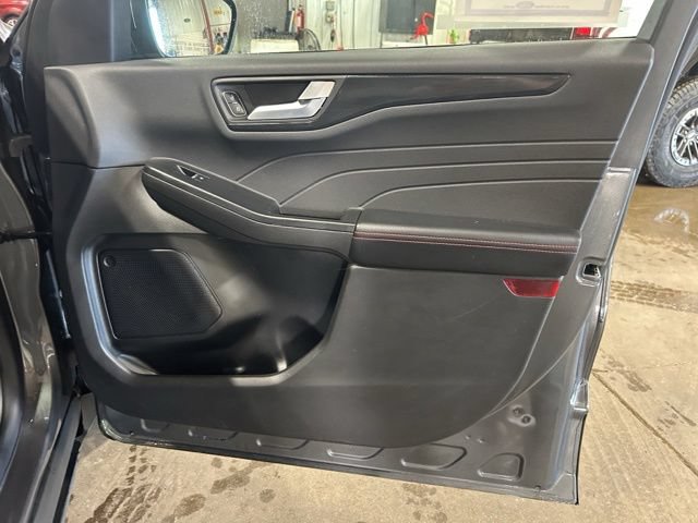 Certified 2025 Ford Escape ST-Line Select AWD/4WD image 23