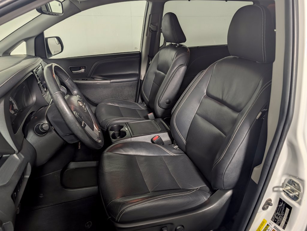Used 2019 Toyota Sienna SE FWD image 23