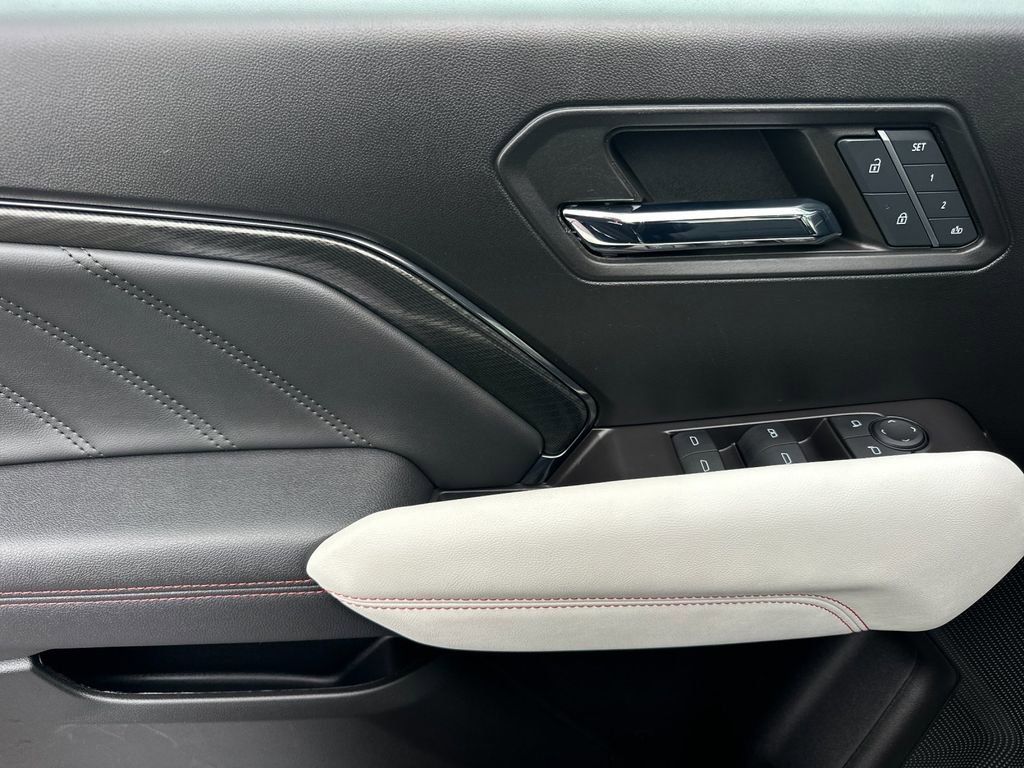 Used 2024 GMC Canyon AT4X image 10