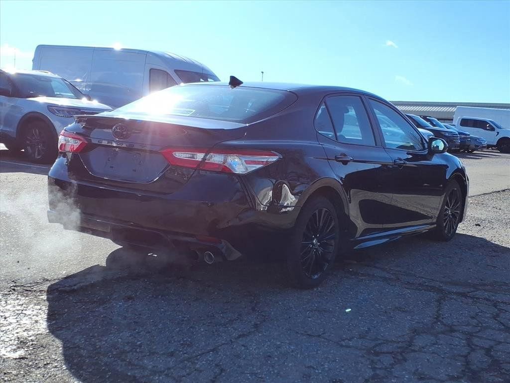 Used 2020 Toyota Camry SE image 5