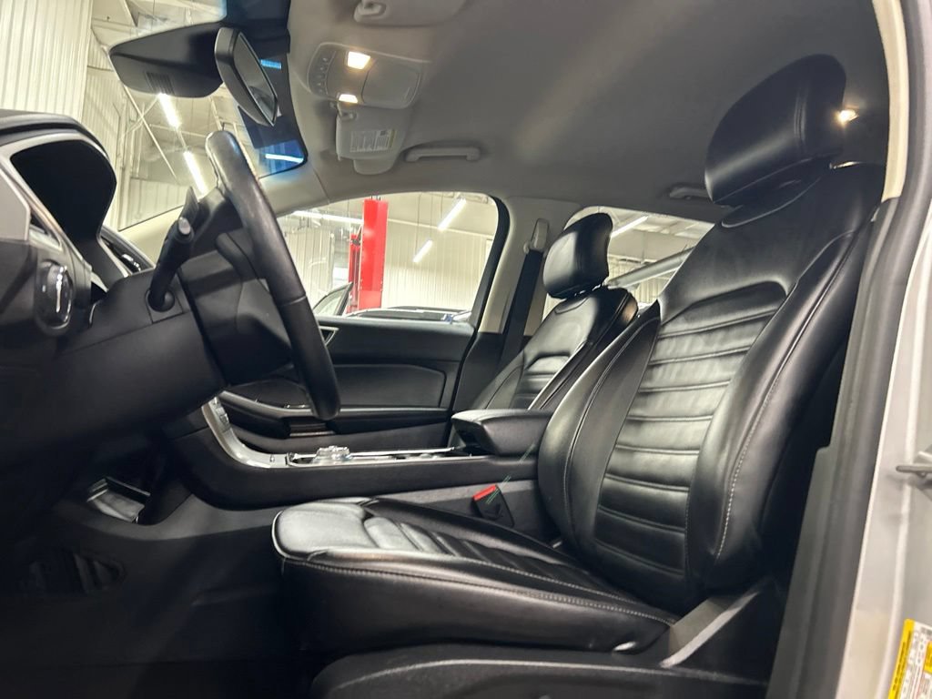 Certified 2019 Ford Edge SEL w/ Cold Weather Package AWD/4WD image 11