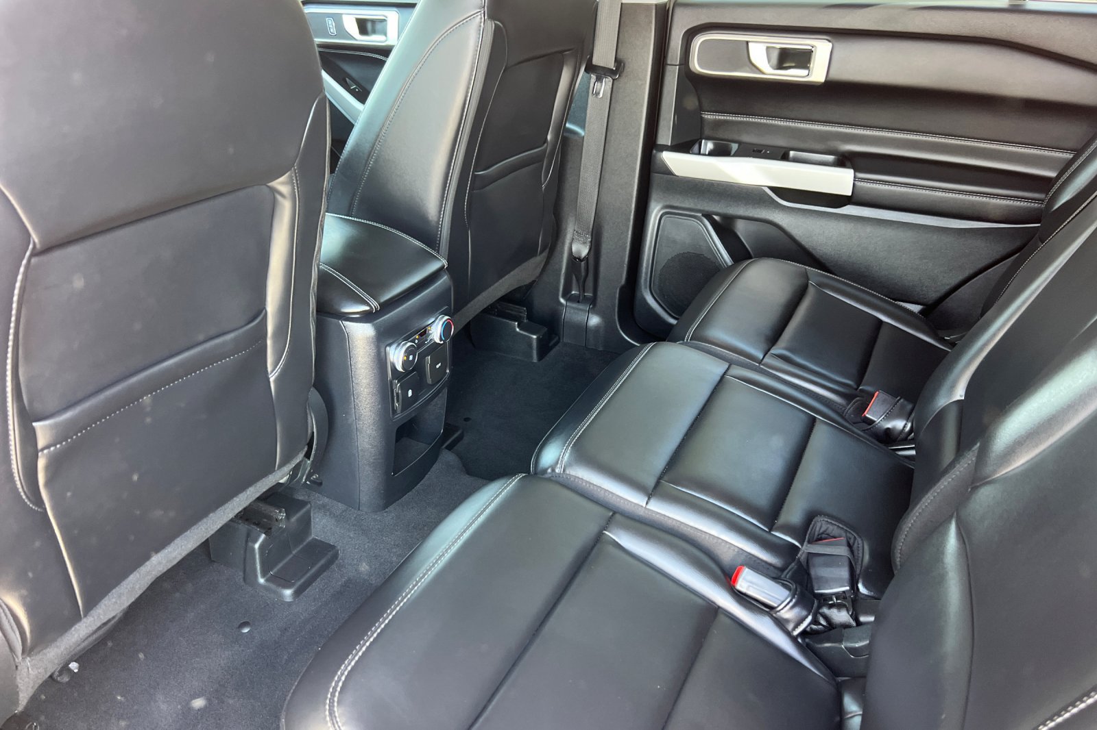Certified 2021 Ford Explorer XLT w/ Equipment Group 202A AWD/4WD image 14