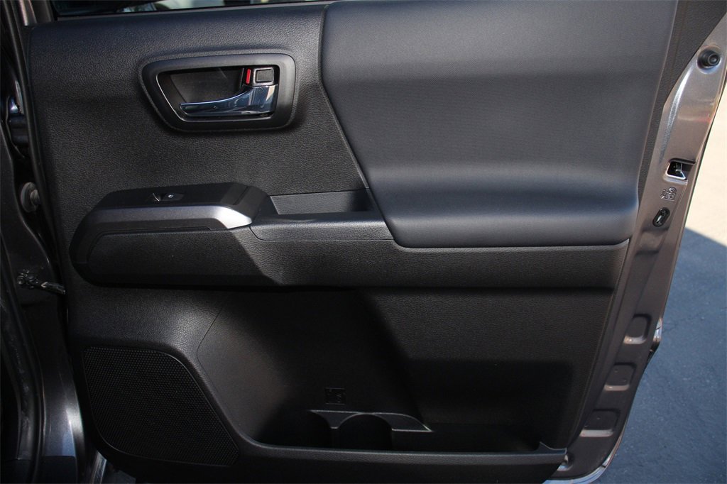 Used 2022 Toyota Tacoma TRD Off-Road image 27