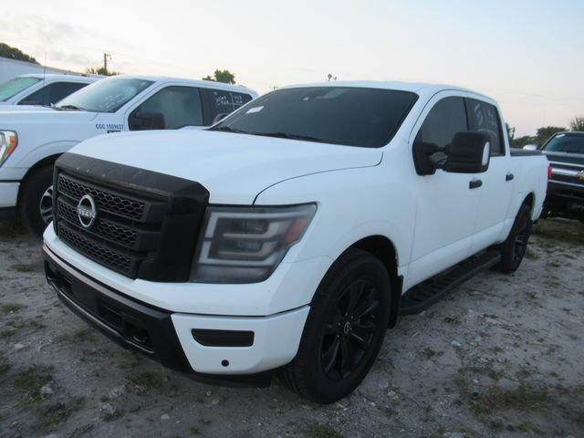 Used 2024 Nissan Titan SV w/ SV Convenience Package RWD image 3
