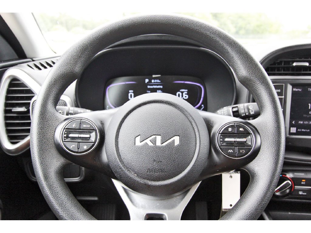Used 2025 Kia Soul LX w/ LX Technology Package FWD image 15