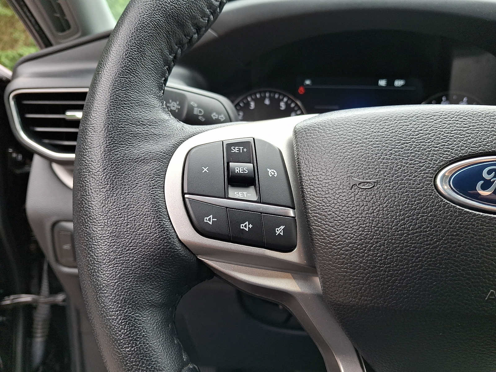 Certified 2023 Ford Explorer XLT w/ Equipment Group 202A AWD/4WD image 21