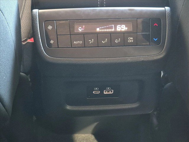 Used 2022 Nissan Pathfinder SV AWD/4WD image 14