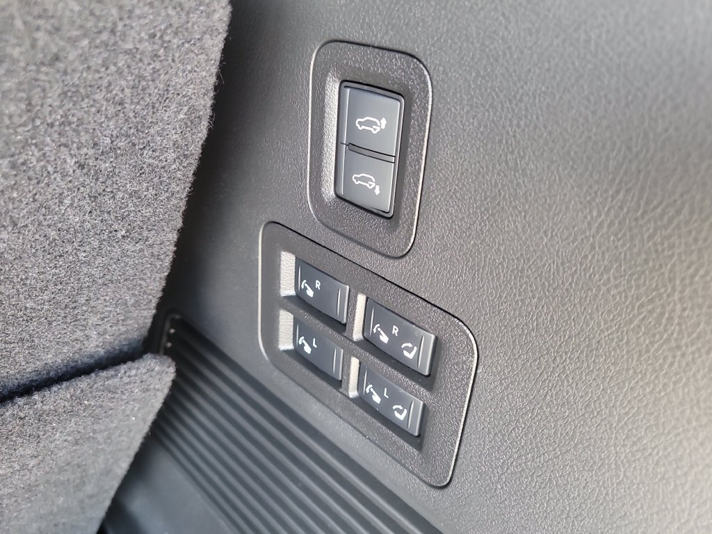 Used 2025 Nissan Armada Platinum Reserve RWD image 8