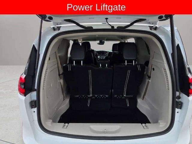 Used 2024 Chrysler Pacifica Limited FWD image 29