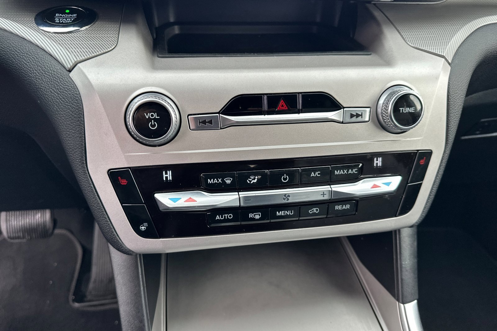 Certified 2021 Ford Explorer XLT w/ Equipment Group 202A image 23