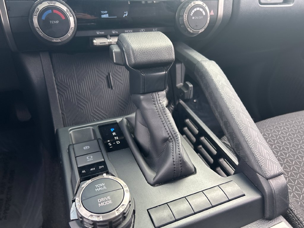 Used 2025 Toyota 4Runner SR5 AWD/4WD image 31