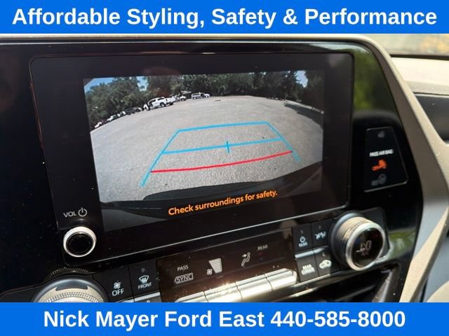 Used 2023 Toyota Highlander LE AWD/4WD image 30