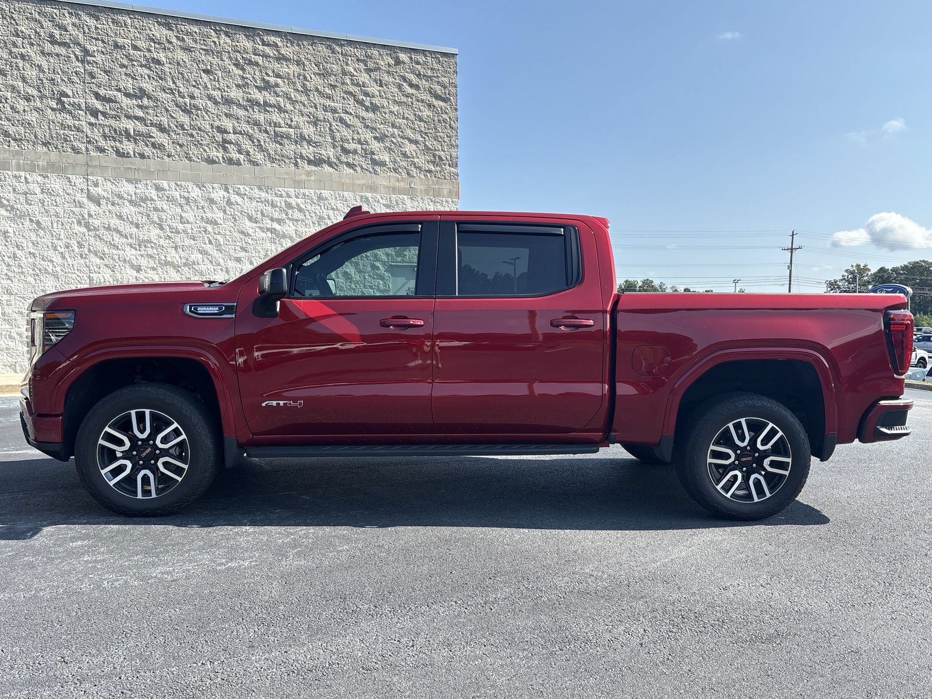 Used 2025 GMC Sierra 1500 AT4 w/ AT4 Premium Package AWD/4WD image 18