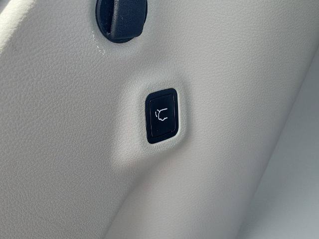 Used 2022 Jeep Compass Latitude w/ Convenience Group FWD image 12