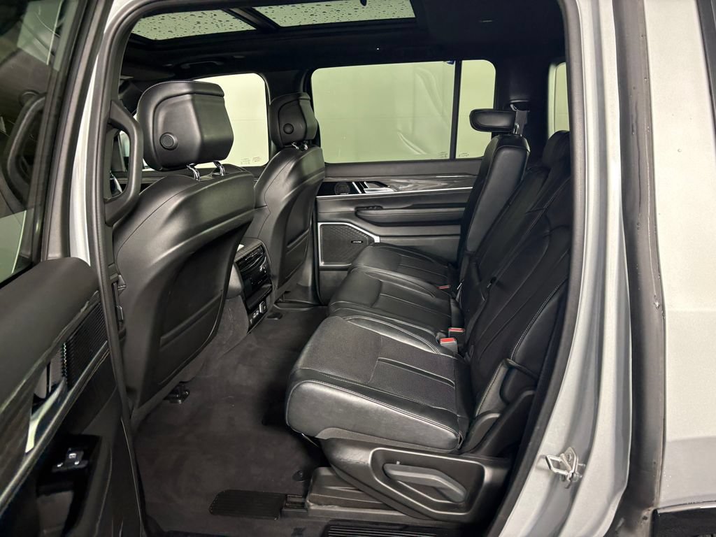 Used 2022 Jeep Wagoneer Series II w/ Premium Group I AWD/4WD image 29
