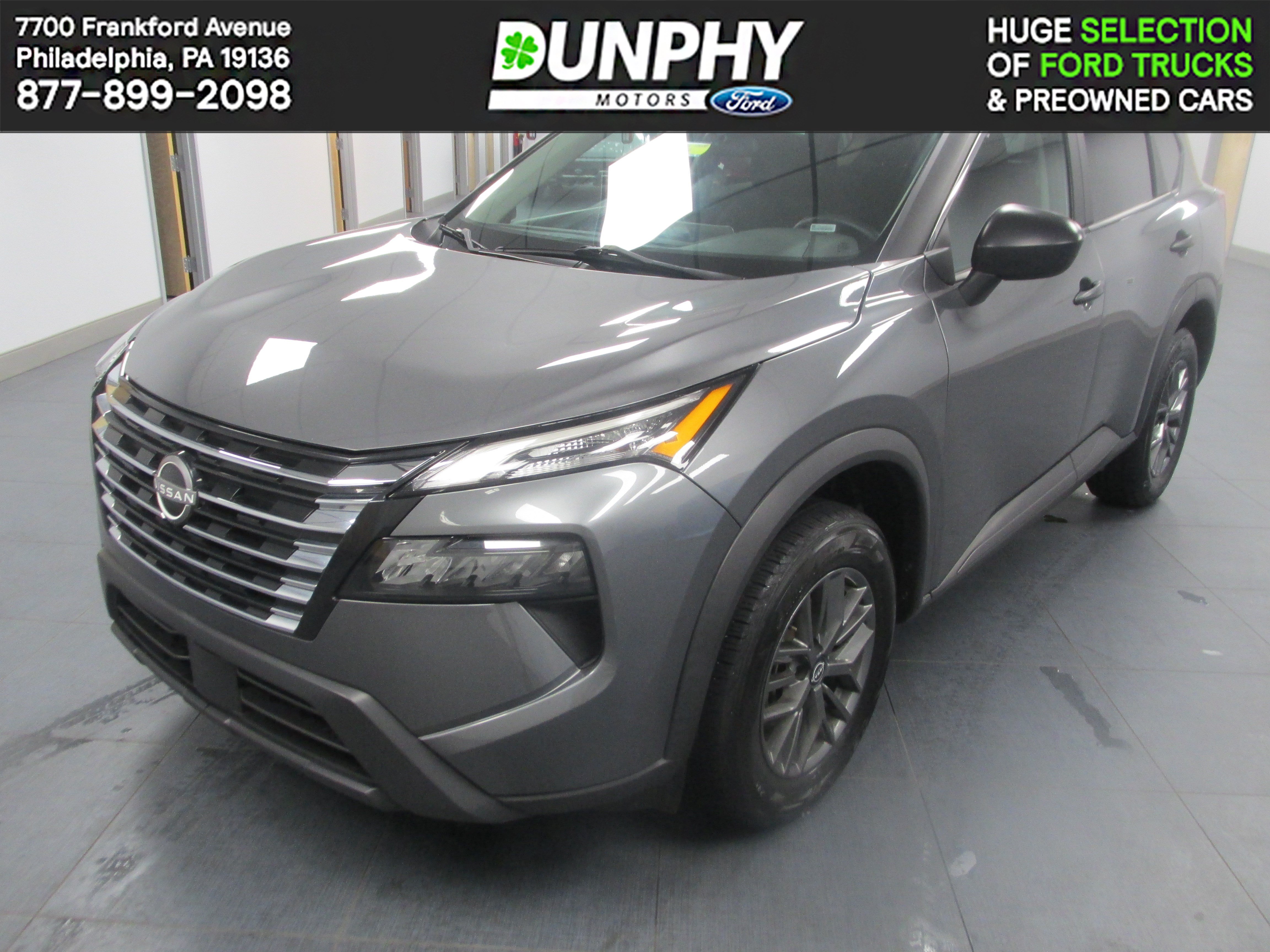 Used 2024 Nissan Rogue S FWD image 1