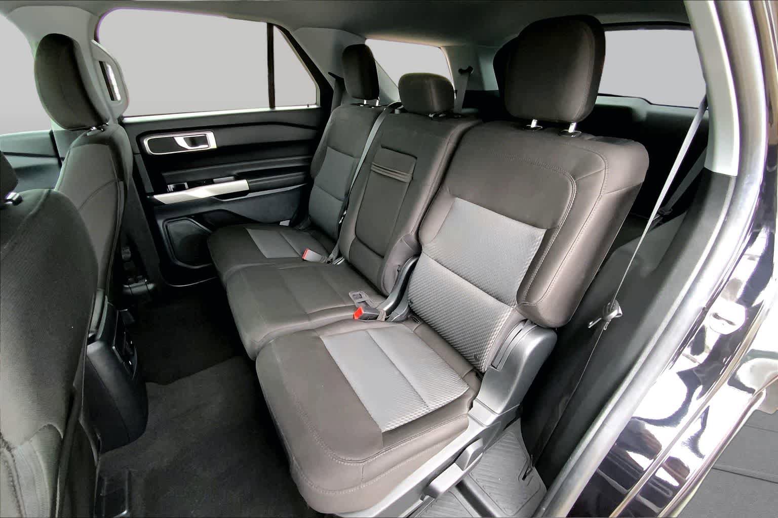 Certified 2024 Ford Explorer XLT RWD image 21