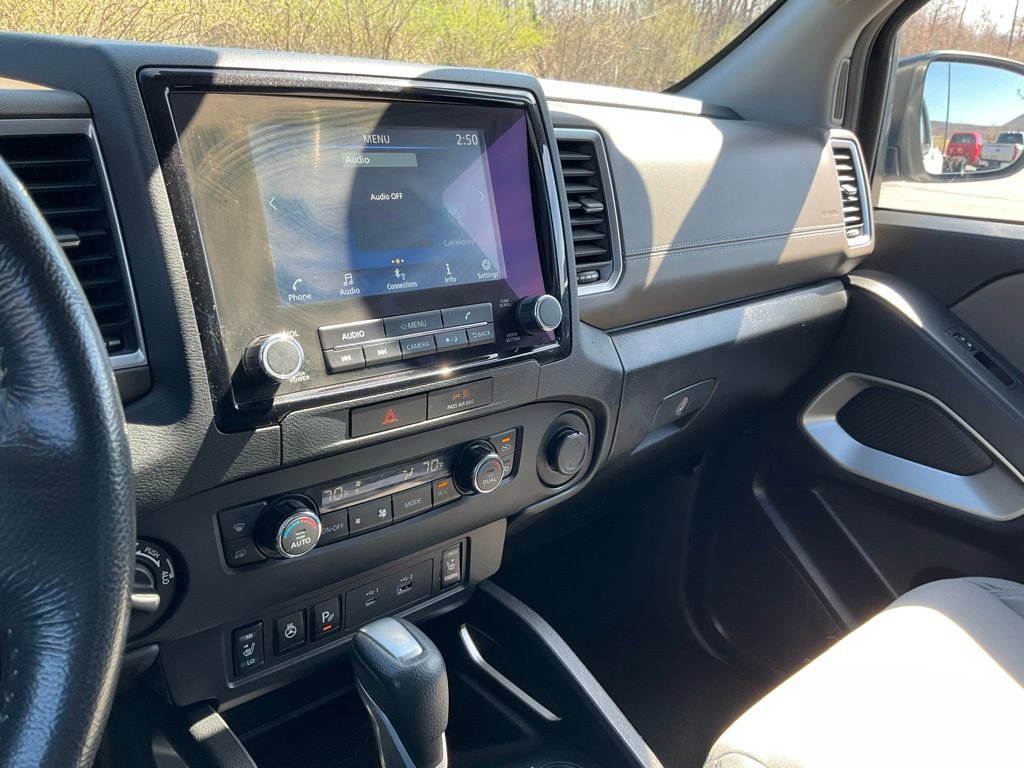 Used 2022 Nissan Frontier SV AWD/4WD image 12