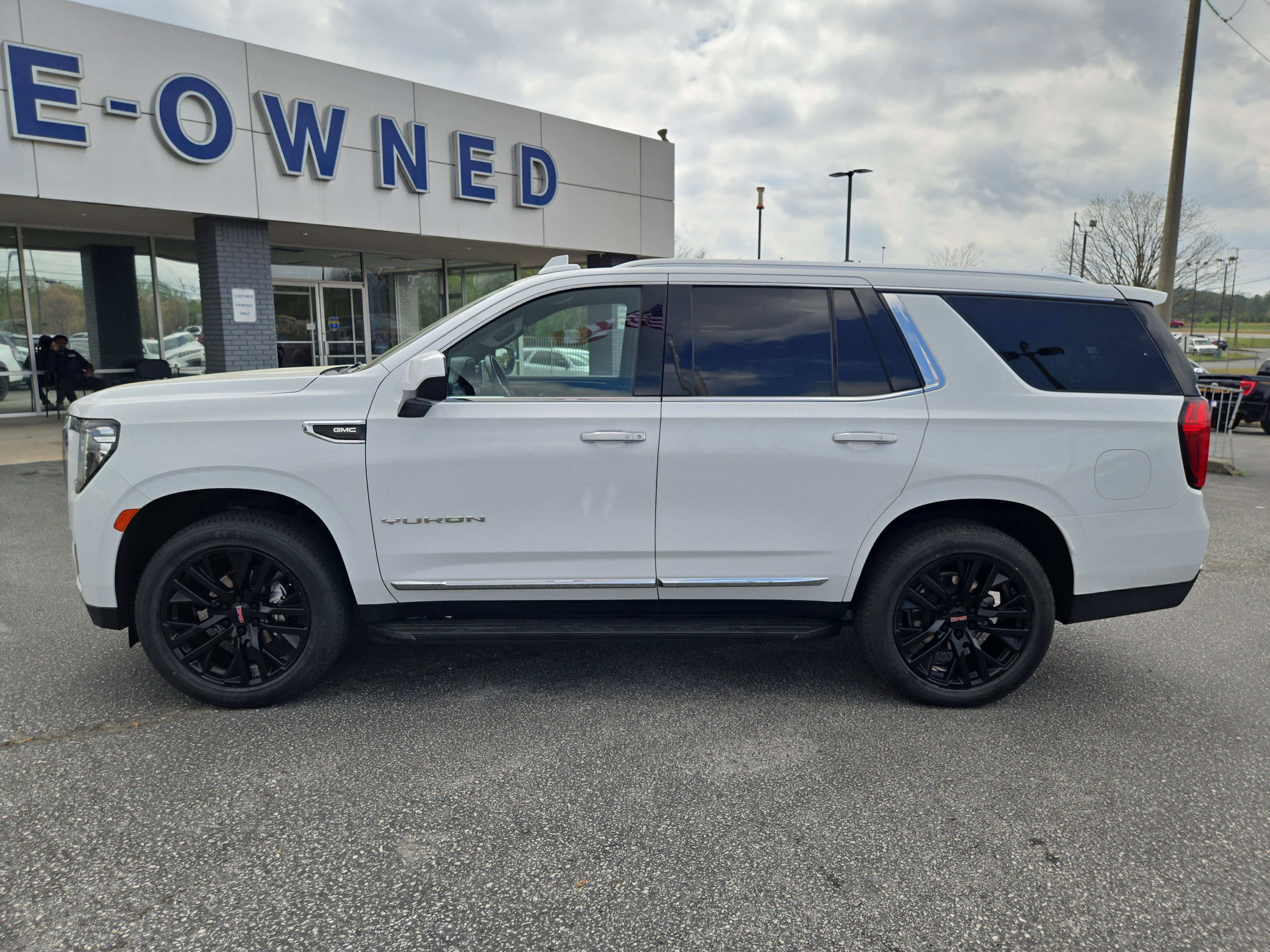 Used 2023 GMC Yukon SLT image 8