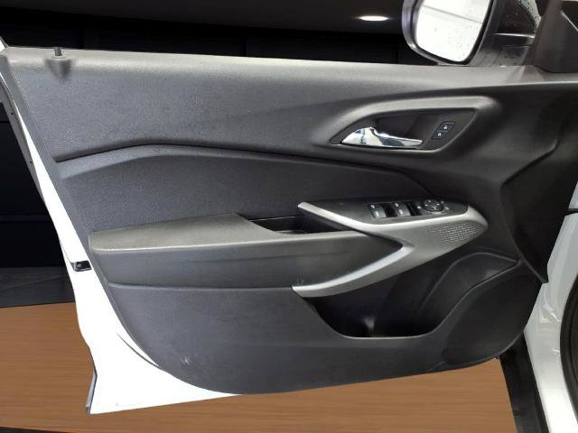 Used 2024 Chevrolet Trax RS FWD image 19